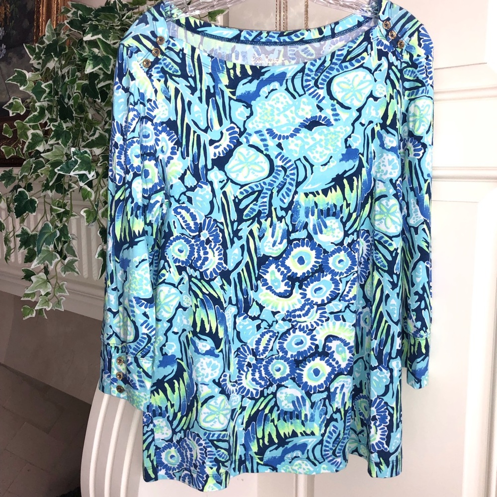 Lilly Pulitzer Women's Knit Top With Gold Buttons at Shoulders